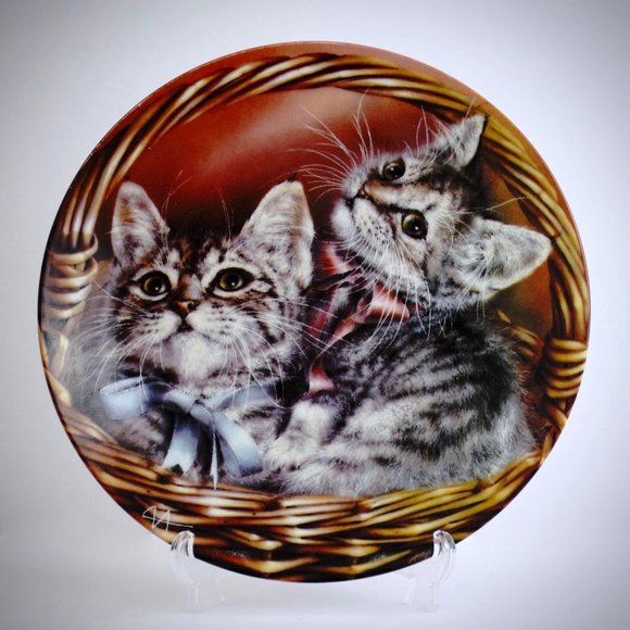 Bradford Exchange Baskets of Love Plate Cat Scene - Picture 1 of 4
